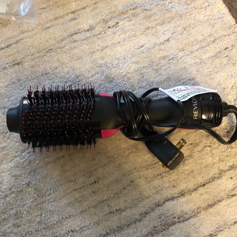 Reckon Pro Collection one step hair dryer and volumizer! Only used twice!